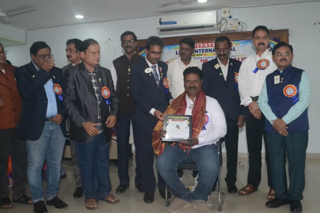 హన్మకొండ ప్రెస్ క్లబ్‌లో సీనియర్ జర్నలిస్టుల సత్కారం – ఉర్దూ జర్నలిజానికి గర్వకారణం…. —లయన్స్ ఇంటర్నేషనల్ డిస్ట్రిక్ట్ ఆధ్వర్యంలో 40 ఏళ్ల సేవలకు జర్నలిస్టుల సన్మానం, సీనియర్ ఉర్దూ జర్నలిస్ట్ ఎం.ఏ. వహీద్ గుల్షన్‌కు మొదటి సత్కారం.