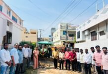 SDRF నిధులతో చేపడుతున్న మొరం రోడ్డు పనులను పరిశీలించిన మున్సిపల్ చైర్పర్సన్ ఇప్ప ఉమారాణి