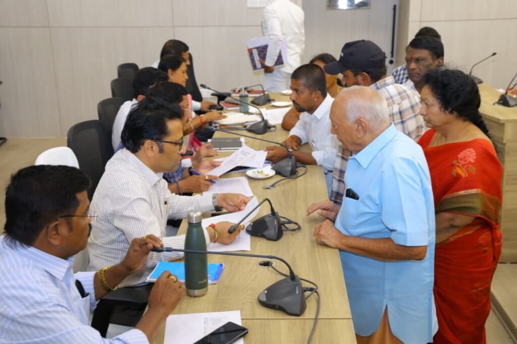 —ప్రజల సమస్యల పరిష్కారం లో అలసత్వం వీడండి : బల్దియా కమిషనర్ వెంకన్న…