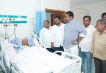 –రోడ్డు ప్రమాదంలో గాయపడి చికిత్స పొందుతున్న మాచర్ల బిక్షపతిని పరామర్శించిన ఎమ్మెల్యే కేఆర్ నాగరాజు….