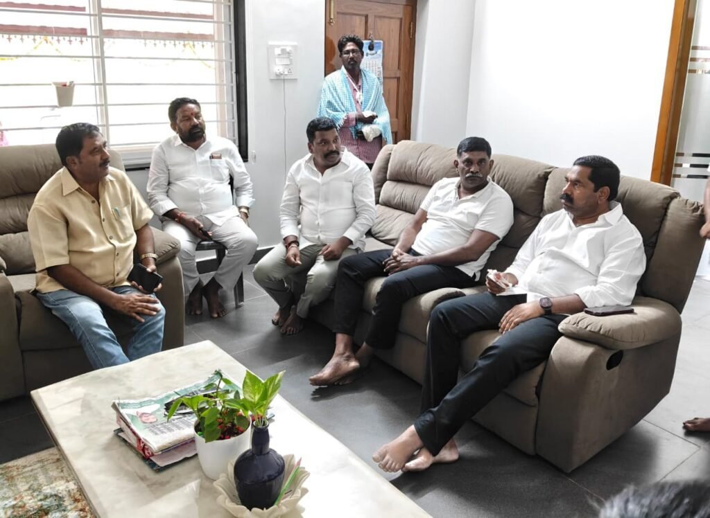 –పిన్నింటి అనిల్ రావును పరామర్శించిన ఎమ్మెల్యే కేఆర్ నాగరాజు …
