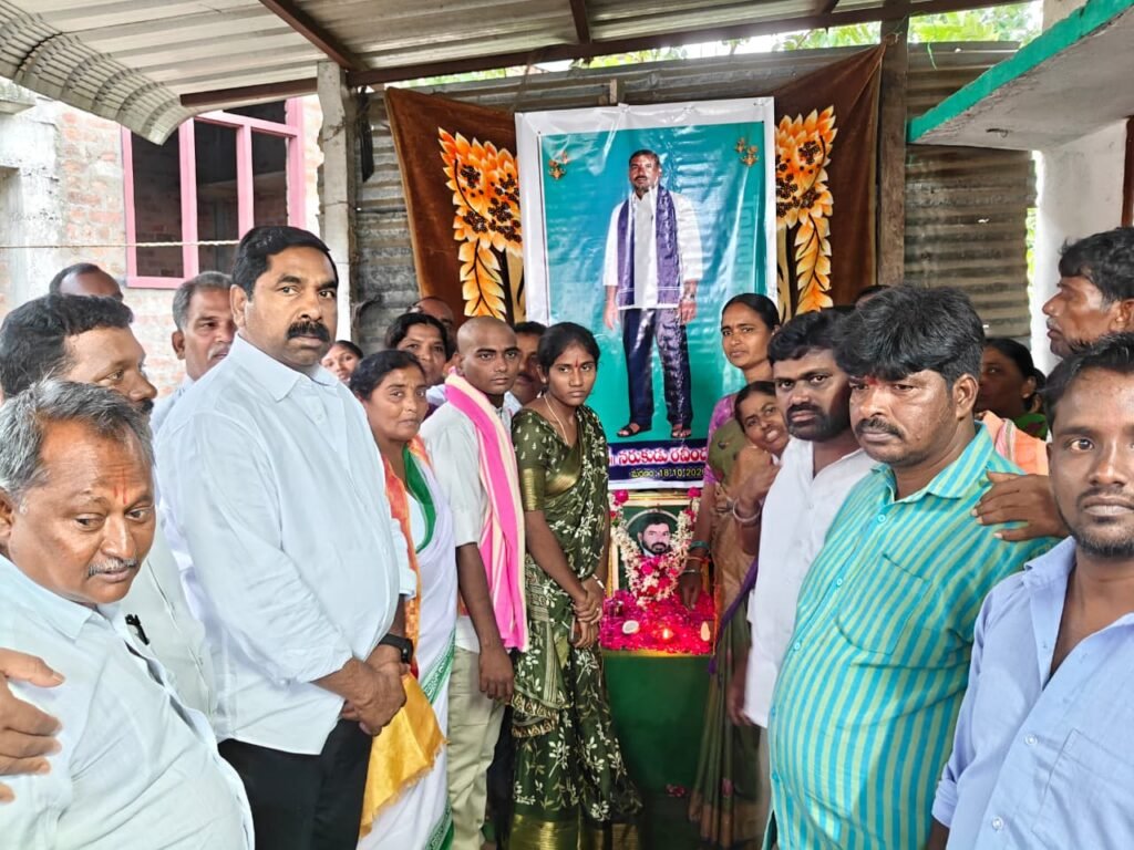 –నరకుడు రవీందర్ దశదిన కార్యక్రమంలో పాల్గొని నివాళులర్పించిన ఎమ్మెల్యే కేఆర్ నాగరాజు …