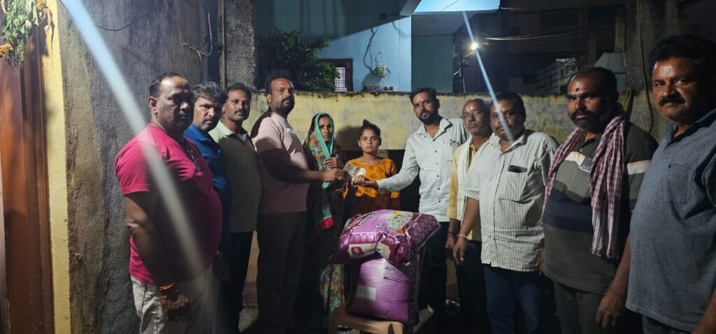 పెంకుల బాబు కుటుంబానికి ఆర్థిక సహాయం అందజేత