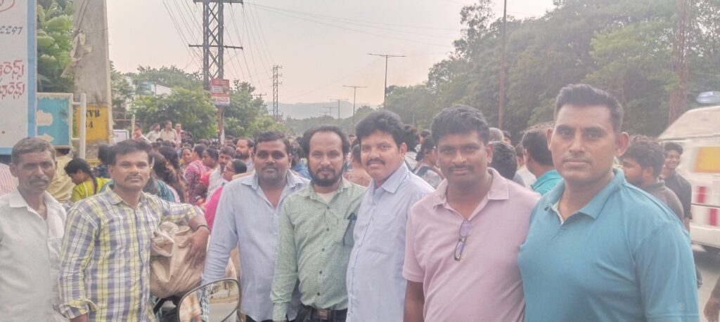 ప్రశాంతంగా ముగిసిన నీట్ (యూ జి) పరీక్షలు ఊపిరి పీల్చుకున్న తల్లిదండ్రులు IMG_20260503_170921