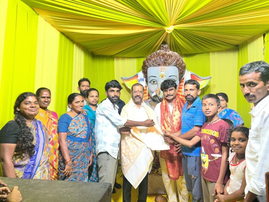 గణనాధులకు ప్రత్యేక పూజలు చేసిన హన్మకొండ ఎమ్మెల్యే నాయిని..