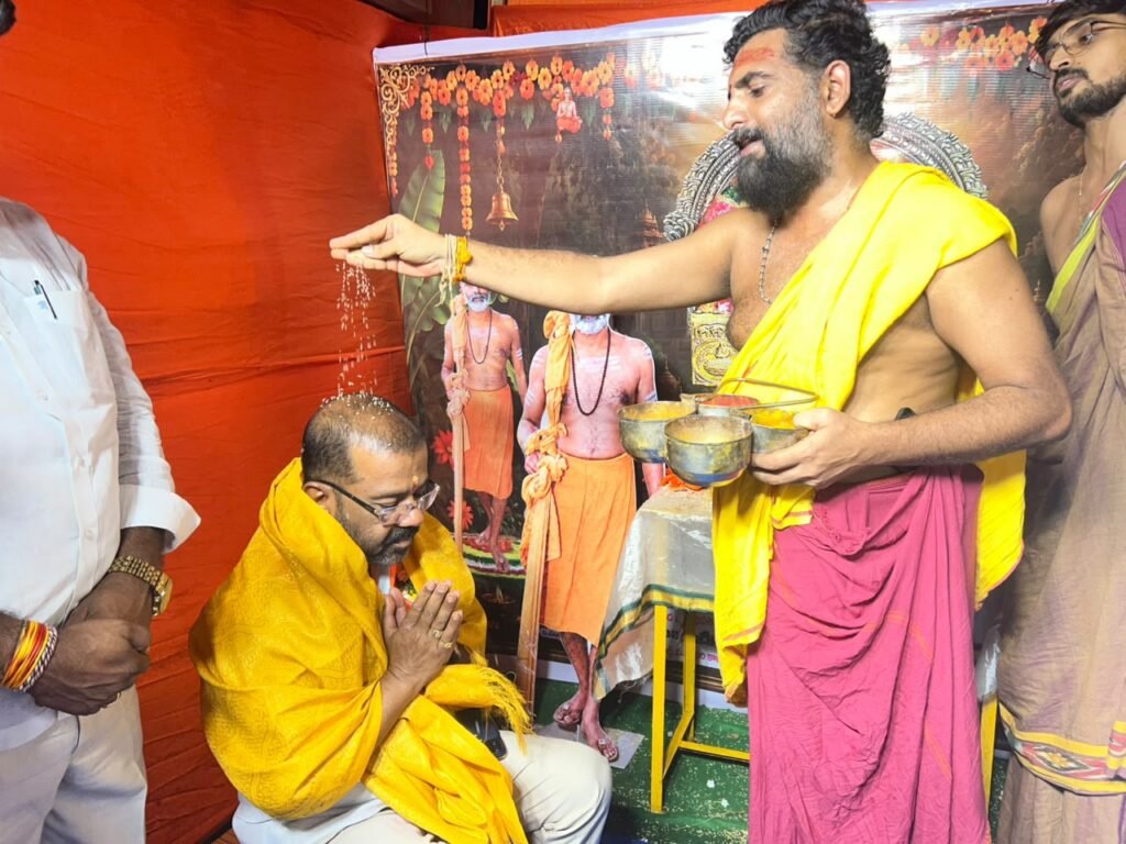 గణనాథుల చెంతకు ఎమ్మెల్యే నాయిని..  పలు గణేష్ మండపాల్లో ప్రత్యేక పూజలు.