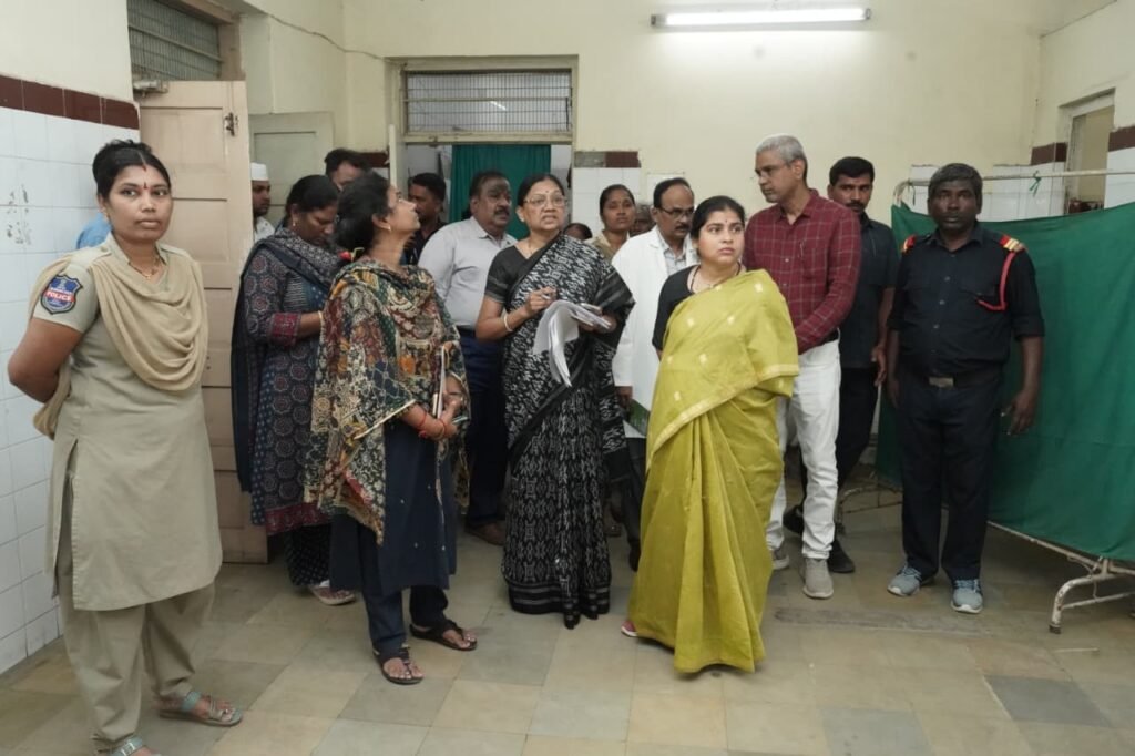 –ప్రజలకు మెరుగైన వైద్య సేవలు అందించాలి…ఎంజీఎం ఆసుపత్రిని సందర్శించిన వైద్య ఆరోగ్యశాఖ ముఖ్య కార్యదర్శి క్రిస్టినా జె. చోంగ్తూ…