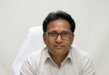 వినాయక నిమజ్జనానికి సర్వం సిద్ధం* *బల్దియా కమిషనర్ వెంకన్న* ▪️ జిడబ్ల్యూ ఎంసీ పరిధిలో సుమారుగా 19 ప్రధాన చెరువుల్లో నిమజ్జన ఏర్పాట్లు ▪️ ప్రధాన చెరువులతో పాటు చిన్న చెరువుల వద్దనూ ప్రత్యేక సౌకర్యాలు ▪️ 30 క్రేన్లు, 145 మంది గజ ఈతగాళ్లు, 500 మంది సిబ్బంది అందుబాటులో ▪️ రోడ్ల మరమ్మతులు, బుష్ కటింగ్, పూడికతీత, గుర్రపు డెక్క తొలగింపు పూర్తి ▪️ పోలీసులు, వివిధ శాఖలు, గణేష్ ఉత్సవ కమిటీల సమన్వయంతో పటిష్ఠ చర్యలు