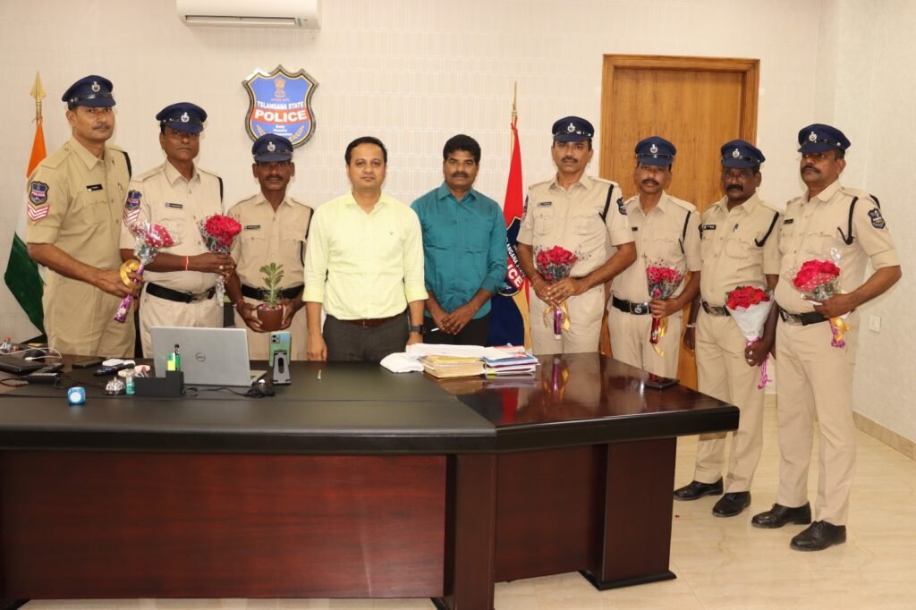కానిస్టేబుళ్లకు హెడ్‌ కానిస్టేబుళ్లుగా పదోన్నతులు